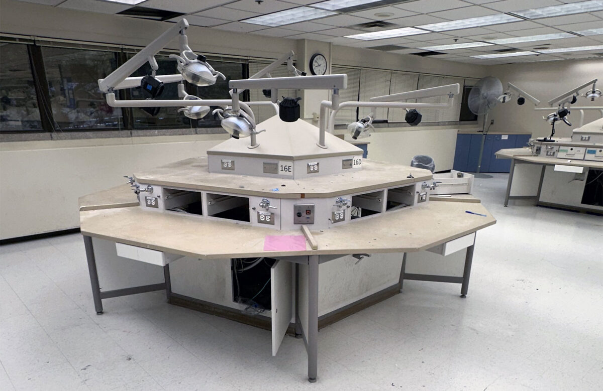 The old D-165 design featured pentagonal workstations, which gave the lab a honeycomb-like layout.