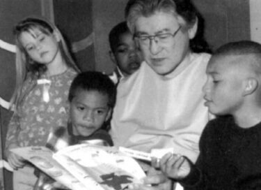 Dr. Domoto reading to children, circa 1998