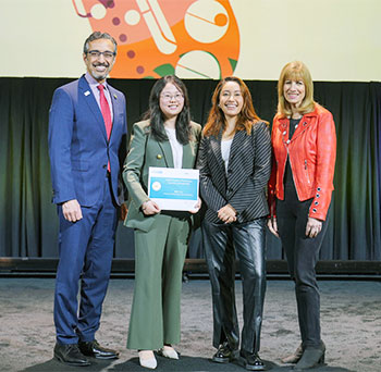 Lin receives her award from Dr. Nader Nadershahi, Dr. Echazarreta and Dr. Susan H. Kass at the award ceremony.