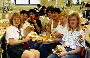 Students eating pizza in lab